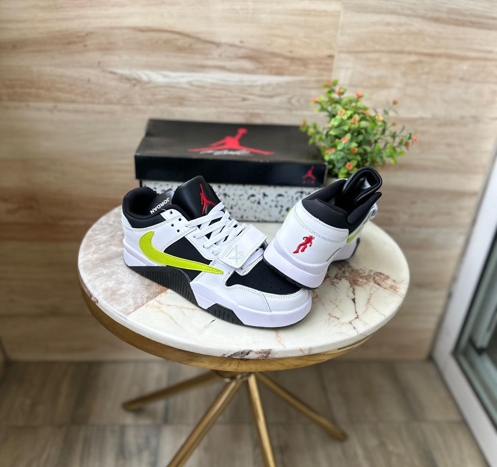 AIR JORDANS RETRO Travis Scott - Image 8