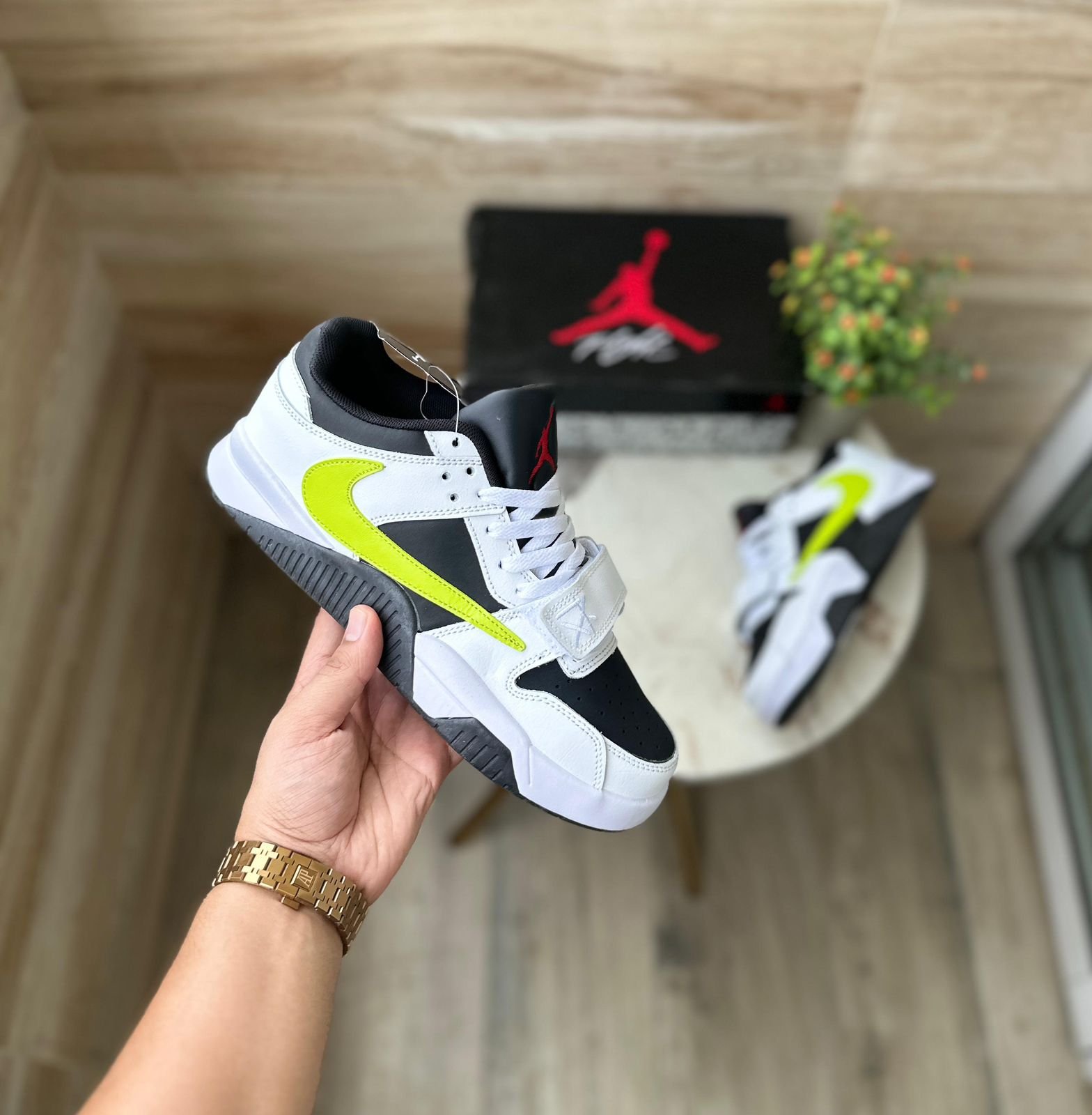 AIR JORDANS RETRO Travis Scott - Image 5