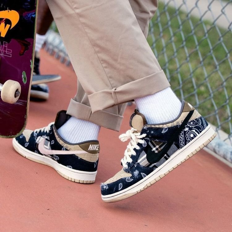 Nike Jordan SB Dunk "X Travis Scott Cactus Jack" - Image 3